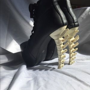 Black books with Spine heel